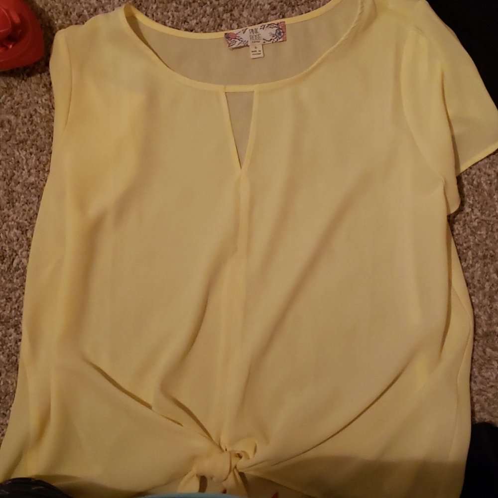 Blouses - Picture 2 of 3